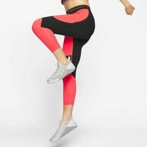 NIKE PRO WOMEN DRI-FIT TRAINING CAPSULE CROPPD TIG